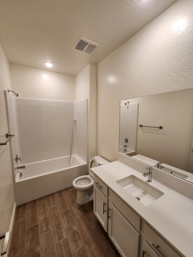 Building Photo - 6534 E Pne Ave