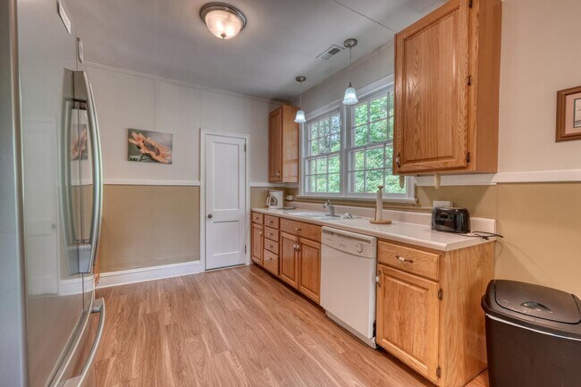 Building Photo - 131 Wonderview Dr