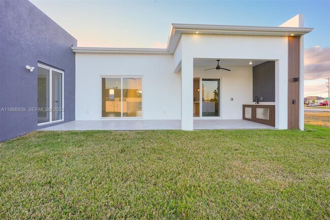 Building Photo - 5 SW 26th Pl