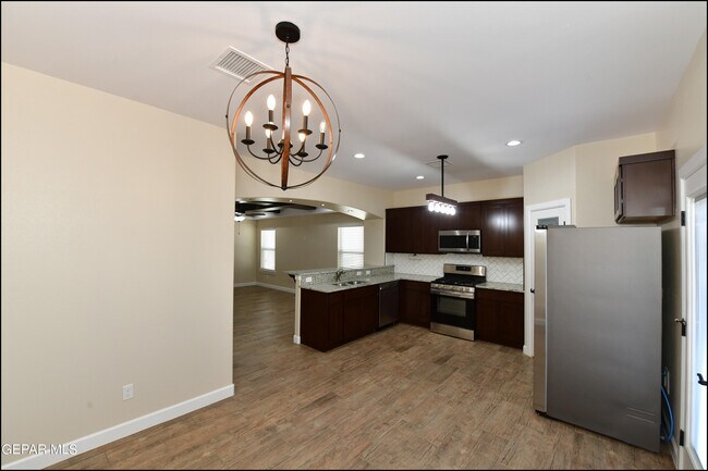 Building Photo - 15149 Imagine Dr