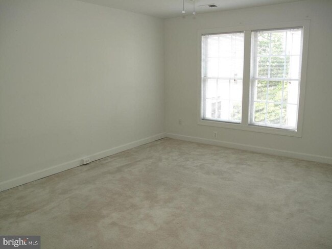 Building Photo - 8176 Skelton Cir