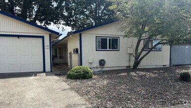 Building Photo - 1120-1140 18th St SE Salem, OR 97302