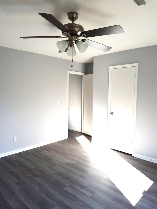 Building Photo - 5205b Marseilles Dr