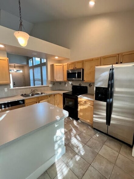 All appliances included - 2037 Bear Creek Plz
