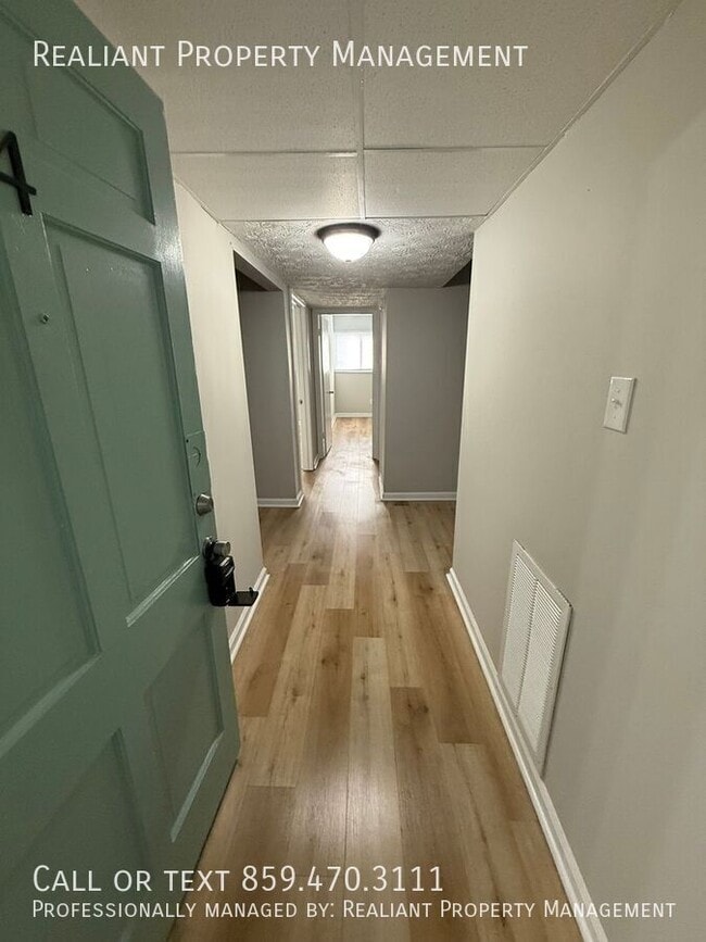 Building Photo - 2069 Fontaine Rd