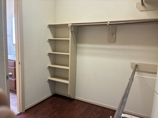 Building Photo - 6111 Grassy Haven Ln