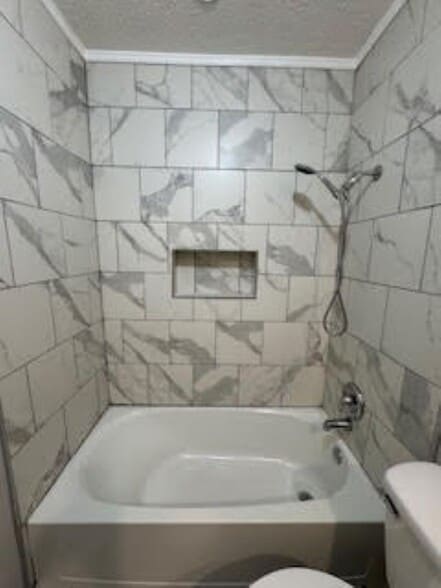 Building Photo - 804 E 4th St