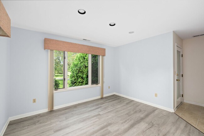 Building Photo - Yearly Rental: Convenient Location: 3-Bedroom, 2-Bath Condo in The Plantations, Lewes. $1,995/mon...