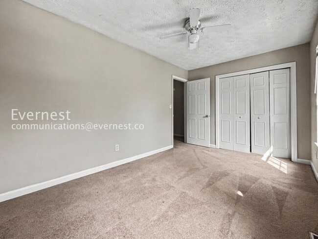 Building Photo - 2 Bed/1.5 Bath Townhome with Modern Amenities / Pet-Friendly / Coming Soon!