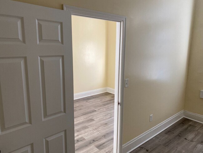 Building Photo - 642 Philadelphia St