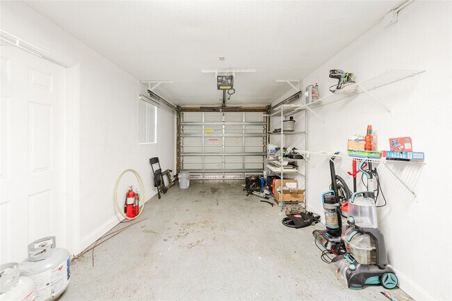Building Photo - 816 SE 13th Ct