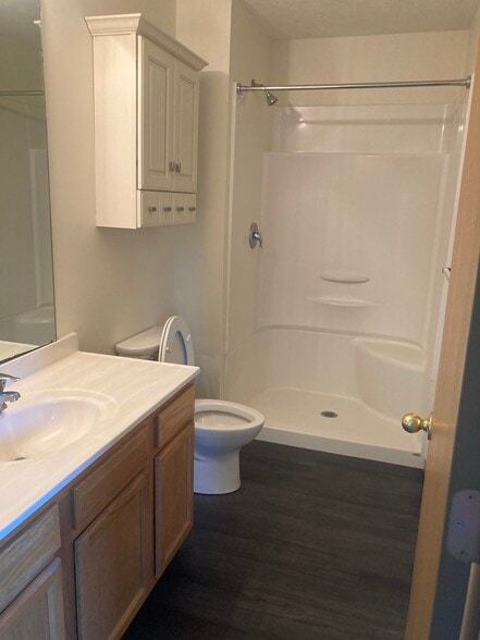 Master bath - 1400 Benbrandon Ct