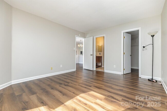 Building Photo - 1608 Sharon Rd W