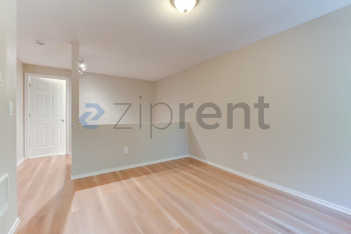 Building Photo - Unit n/a
