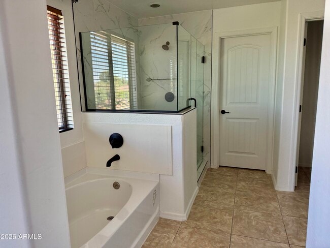 Building Photo - 3340 S Sunland Dr