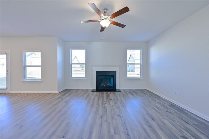 Building Photo - 303 Eleanora Xing