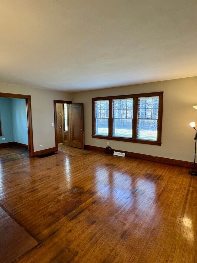 Building Photo - Charming 4-Bedroom Home in Private Setting