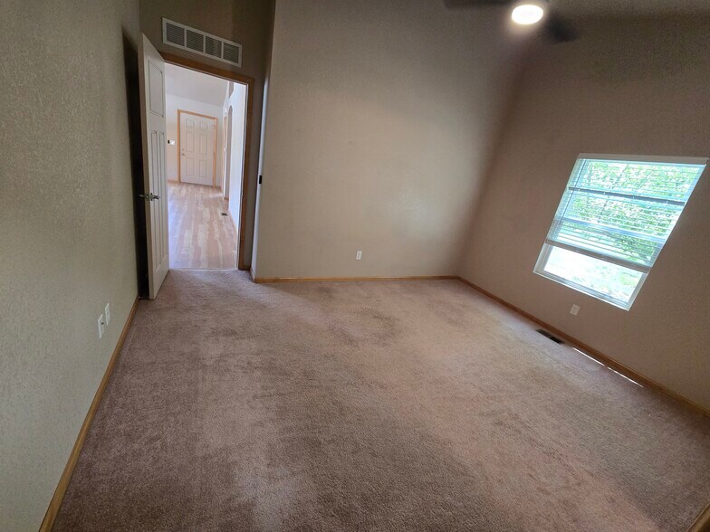 Building Photo - 2203 Marshfield Ln