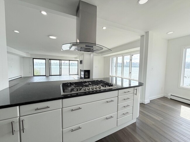 Building Photo - 17A Riverview Cir