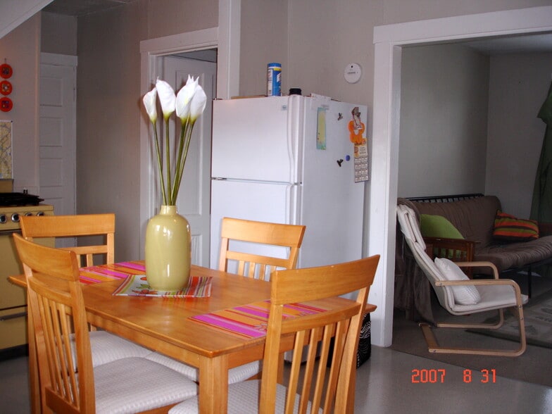 Building Photo - 15 Homer St