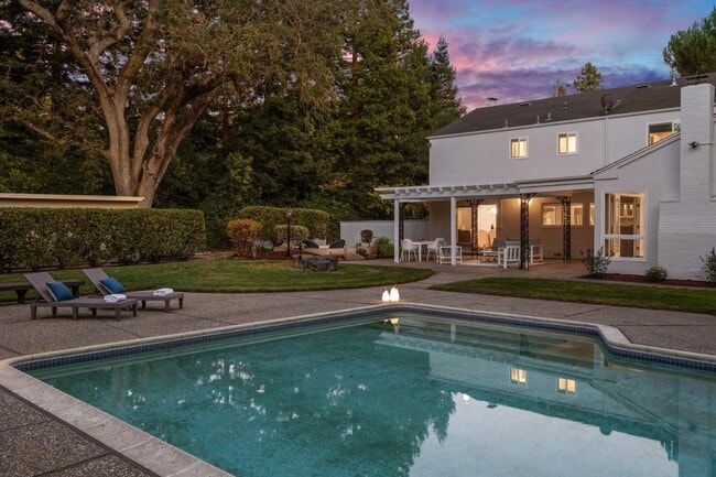 Building Photo - 243 Selby Ln