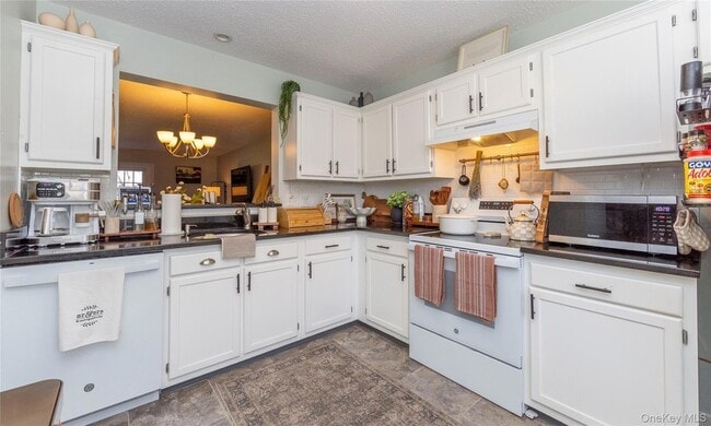 Building Photo - 3 Evergreen Way