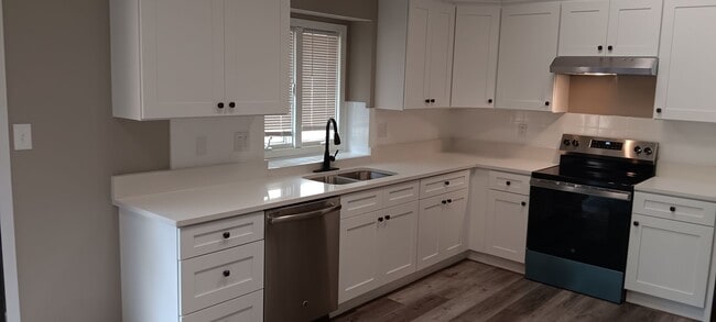 Building Photo - Coming Soon – Beautifully Renovated 4-Bedroom Home in Blue Springs!
