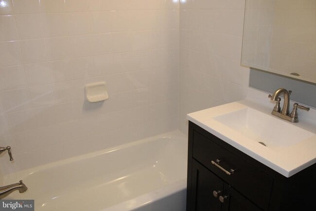 Building Photo - 2754 Hollywood Rd