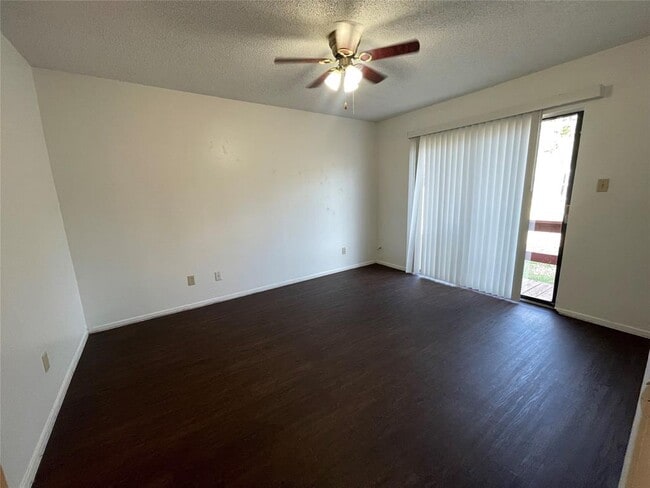 Building Photo - 1925 Castle Gate Cir