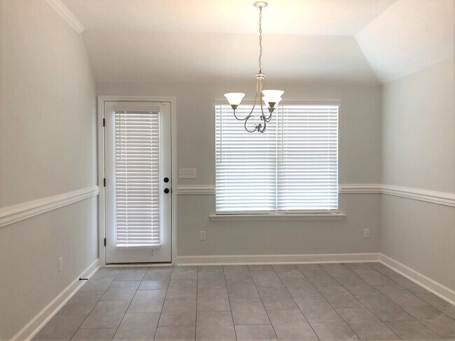 Building Photo - 851 Goodale Dr
