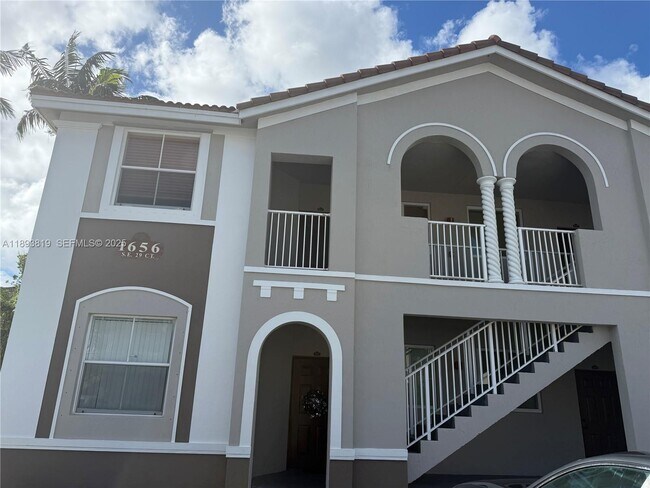 Building Photo - 1656 SE 29th Ct