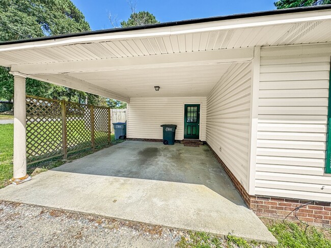 Building Photo - 3001 Jason Dr