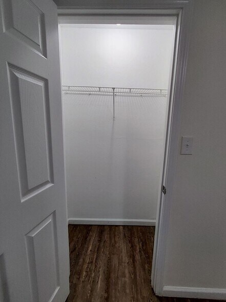 Building Photo - 15143 Deer Creek Dr