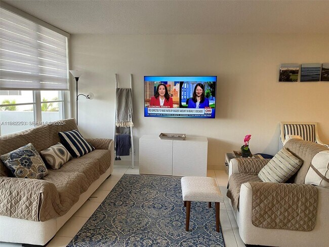 Building Photo - 3725 S Ocean Dr