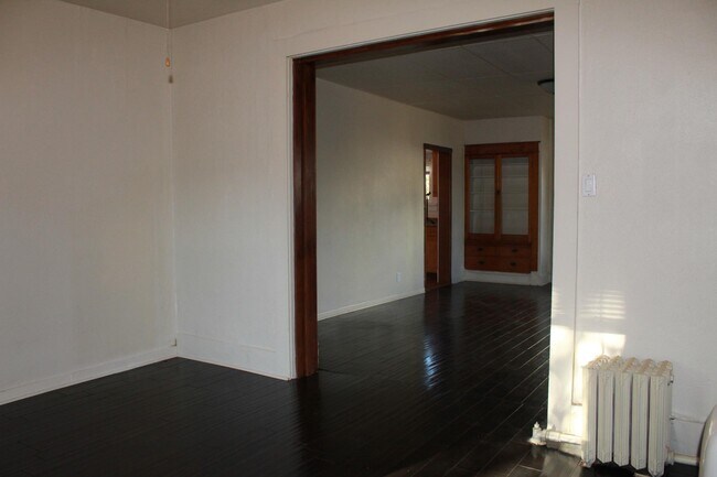 Building Photo - 529 W Topeka Ave