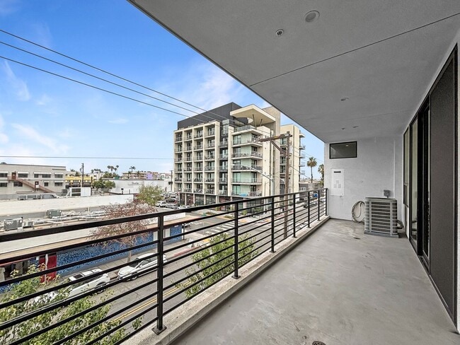Building Photo - Modern 2BD/2BA Condo in North Park W/ High...