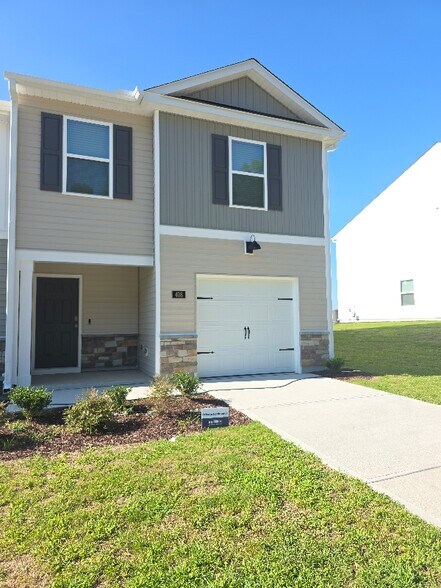 Primary Photo - 408 Honeycutt Oaks Dr