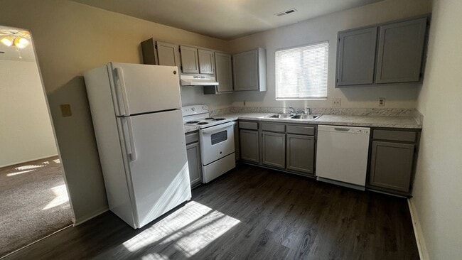 Building Photo - Peachtree