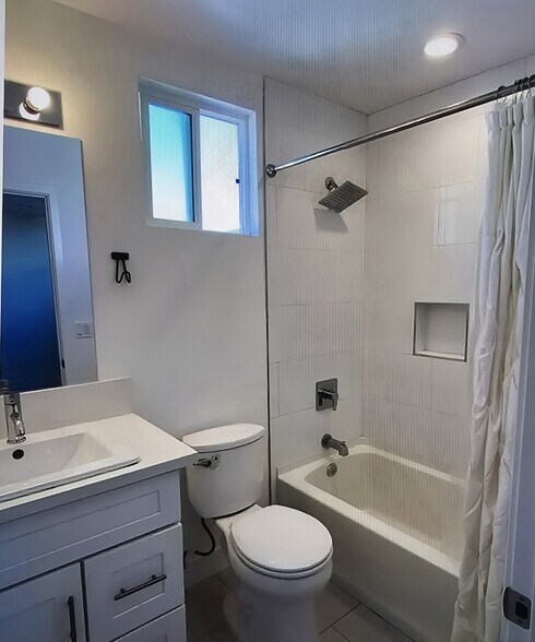 Building Photo - 10923 Hesby St