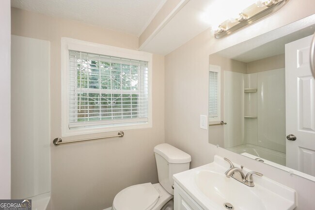 Building Photo - 5285 Chantilly Terrace