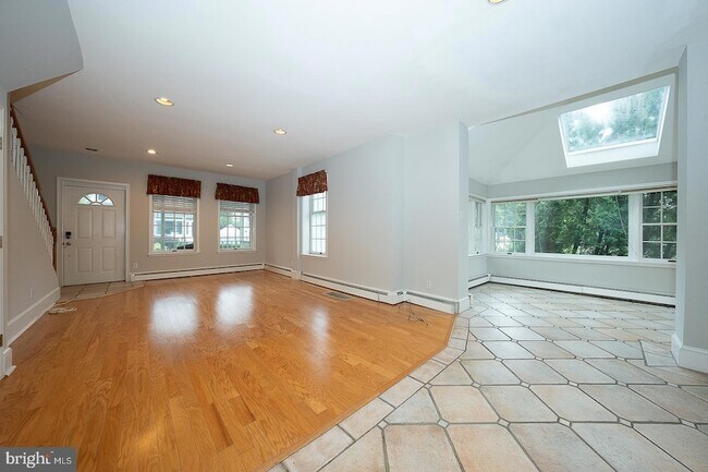 Building Photo - 212 Elm Terrace
