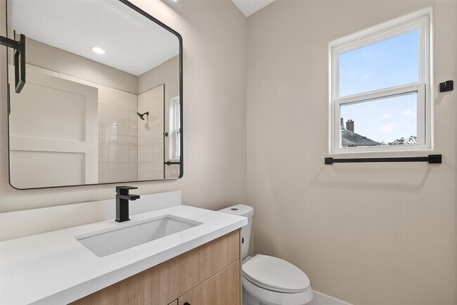 Building Photo - 2511 N MacGregor Way