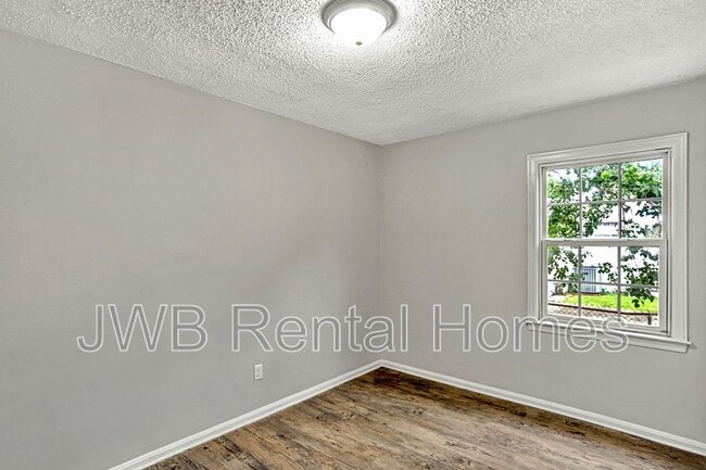 Building Photo - 3504 Hyacinth St