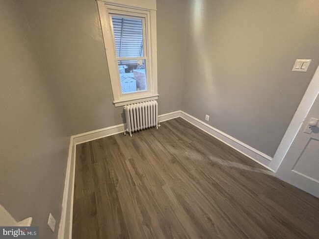 Building Photo - 122 Sharon Ave