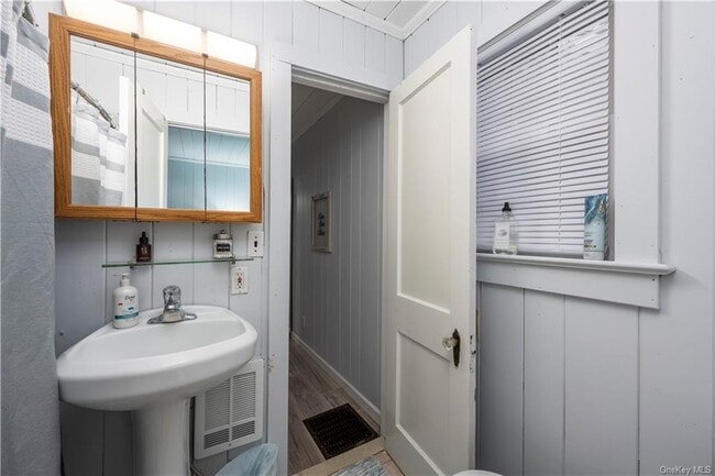 Building Photo - 299 Oscawana Lake Rd