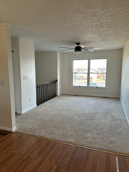 Building Photo - 7542 Knoll Acres Rd