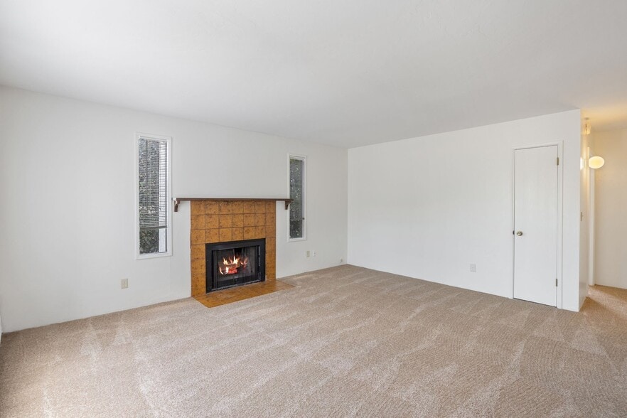 Building Photo - 1299 Tapadero Dr