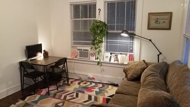 Primary Photo - Historic 1 Bedroom, 1 Bathroom Duplex (wit...