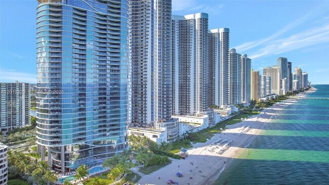 Building Photo - 15701 Collins Ave