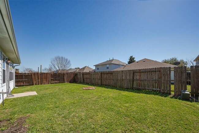 Building Photo - 5906 Yaupon Ridge Dr